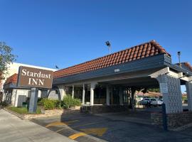 Stardust inn，位于阿苏萨的酒店