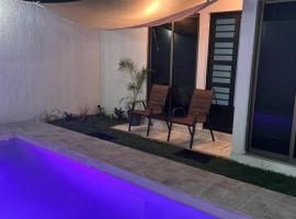 Alojamiento con Alberca en la Ciudad，位于Sierra的酒店