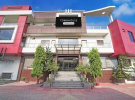 Super Townhouse Lalghati Near Airport，位于博帕尔的酒店