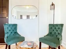 Downtown StudioQueen BedWi-FiHigh Falls