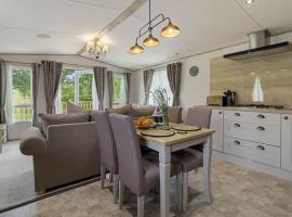 Rolling Hills Splash Escape -No Commercial Sign written Vehicles,Fishing Nearby & Communal Swimming Pool ,Pool open April to September，位于Cheriton Bishop的木屋