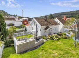 Awesome Home In Tvedestrand With Wifi，位于特韦德斯特兰的酒店