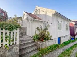 2 Bedroom Gorgeous Home In Grimstad