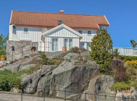 4 Bedroom Cozy Home In Gjeving，位于Gjeving的酒店