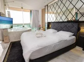 נאות גולף קיסריה - דירות מהממות עם ג'קוזי ובריכה במתחם