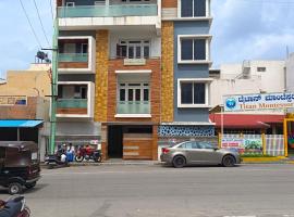 Royal Home Stay Mysuru - Service Apartment，位于迈索尔的酒店