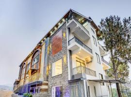 Alaya Stays Serene Woods Retreat With Lift & Restaurant Amid Nature，位于Dharampur的酒店