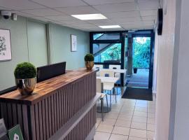 HOTEL Eco Green，位于坎佩尔的酒店