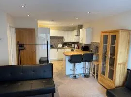Modern, sleeps 5, parking, semi rural, Upholland