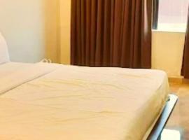 Sky Hotel，位于Garudeshwar的酒店