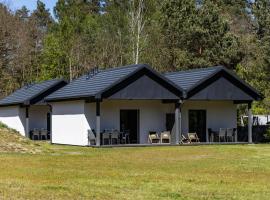 Camping skansen Zdbice - domek letniskowy 4，位于Zdbice的酒店