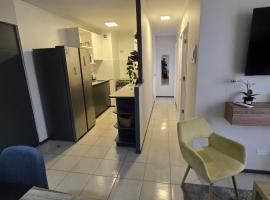 Hermoso dep céntrico- cercano a centros comerciales-restaurantes,cuenta con wifi-parking-calefacción AC，位于兰卡瓜的公寓式酒店