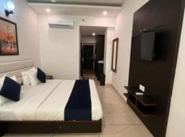 Hotel Grand IVY Plaza A Family Hotel，位于新德里德里英迪拉•甘地国际机场 - DEL附近的酒店