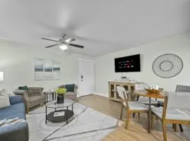 Spacious and Stylish Apartment right by ATT Stadium!