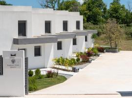 ELYSIUM VILLAS Quartet，位于萨尔蒂的酒店