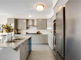 Luxury 5 Bed Retreat for 12 with Gourmet Kitchen，位于巴黎的酒店