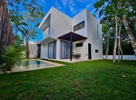 Beatiful House 3BR private pool Gated community，位于Chacalal的酒店