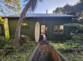 Classic Piha Bach - Seaview Road，位于皮哈的酒店