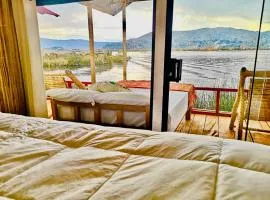 Uros Marca Lodge
