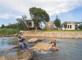 อิสระ แคมป์ปิ้ง แอนด์ คาเฟ่ Issara camping，位于Ban Bung Mai的酒店