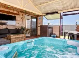 Salt Water Breeze -pet friendly-spa!