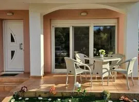 JASMINE HOUSE Potos
