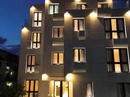 Arbnor Boutique Hotel，位于地拉那地拉那特蕾莎修女国际机场 - TIA附近的酒店