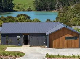 Cozy Private Room in New Home