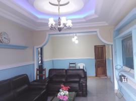 Sky Blue VIP Guest House Buea，位于Buea的宠物友好酒店