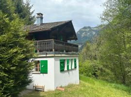 Cozy little chalet in a perfect location!，位于尚佩里的乡村别墅