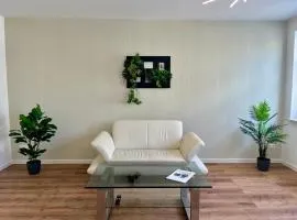 StayN8- 3 Zi- Apartment mit voll ausgestatteter Küche und Fahrradgarage im Leipziger Neuseenland