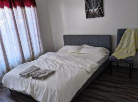 Spacious 3BR Home in Dandenong，位于丹德农的酒店