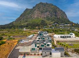 Masion Sanbang Jeju，位于西归浦市的公寓式酒店
