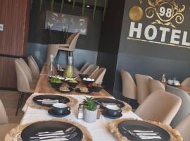 Hotel98，位于Buq‘ātā的酒店