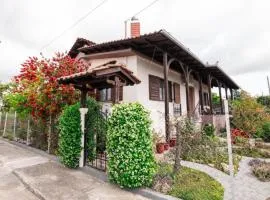 Red Roses-Traditional House