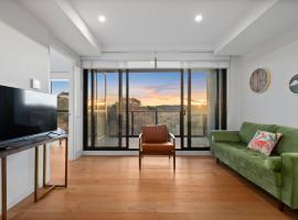 The Sullivan Cozy 2B Apt at Lyhnam，位于Turner的酒店
