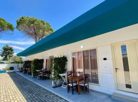 Holiday Cabins Vlore，位于伏罗拉的酒店