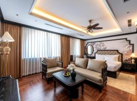 Grand Luxury Hotel - 24 Hours stay，位于Thôn Mỹ Phước的豪华型酒店