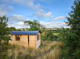 Woodpecker Hill - Shepherds Hut Alfriston，位于奥尔弗里斯顿的酒店