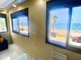 Beachfront Mekkad 1st Floor，位于拉乌的酒店