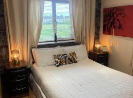 Luxury Home in Dublin WiFi TV B&B Close to City Centre，位于卢坎的酒店