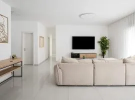 Cozy & spacious 4BR with jacuzzi