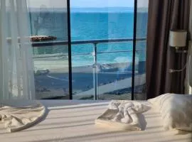 Rooms in SUNNY BAY