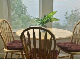 Amazing, Sunny, and Spacious! Steps to Campus!，位于伯克利的酒店