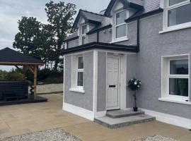 Rose Cottage at Hilltop Hideaway，位于Barnesmore的酒店