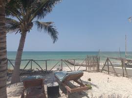 Oceanfront Living!，位于车勒姆的酒店