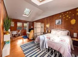 Charming Garden Cottage & Walk to UC & BART & Parking