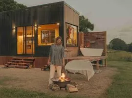 Luxe nature escape - outdoor bath - Byronshire