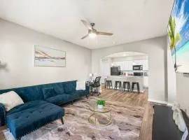 Gorgeous 2BR 2BA Condo Only 10 Mins to the Beach