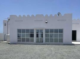 Break in the island of Masirah Dawa District，位于Al Qārin的海滩酒店
